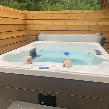 Fox At Owlet Hideaway - With Hot Tub, Near * York