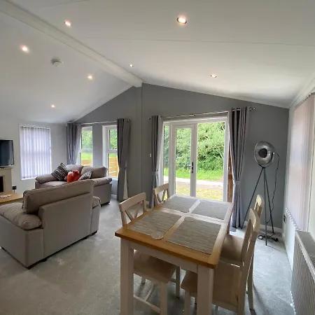 Fox At Owlet Hideaway - With Hot Tub, Near Nyaraló