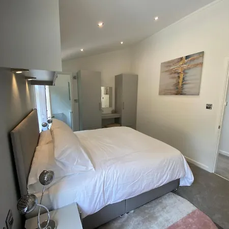 Fox At Owlet Hideaway - With Hot Tub, Near Hébergement de vacances York