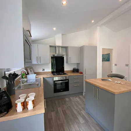 Fox At Owlet Hideaway - With Hot Tub, Near *