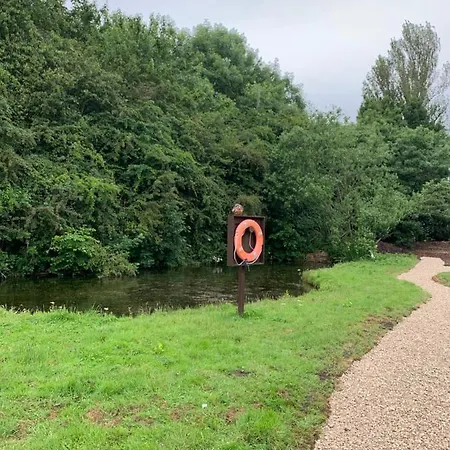 Fox At Owlet Hideaway - With Hot Tub, Near