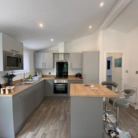 Fox At Owlet Hideaway - With Hot Tub, Near * York