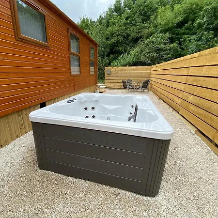 Dom wakacyjny Fox At Owlet Hideaway - With Hot Tub, Near York