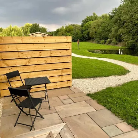 Fox At Owlet Hideaway - With Hot Tub, Near Hébergement de vacances York