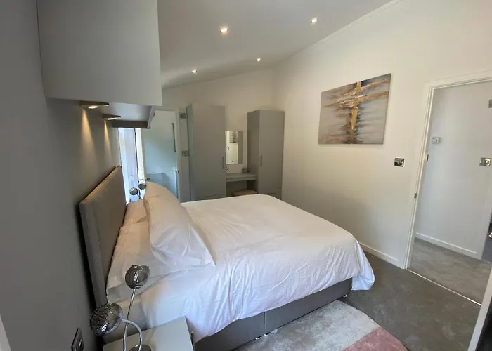 Fox At Owlet Hideaway - With Hot Tub, Near Hébergement de vacances York