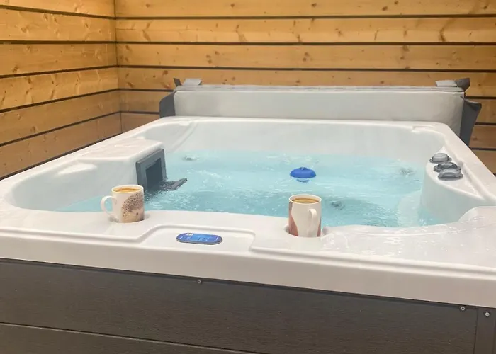 Fox At Owlet Hideaway - With Hot Tub, Near * York